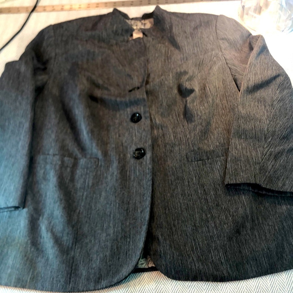 EMILY 18 W BLAZER JACKET GRAY Pit to Pit 23 1/2" Preworn top button is uneven - Picture 2 of 12
